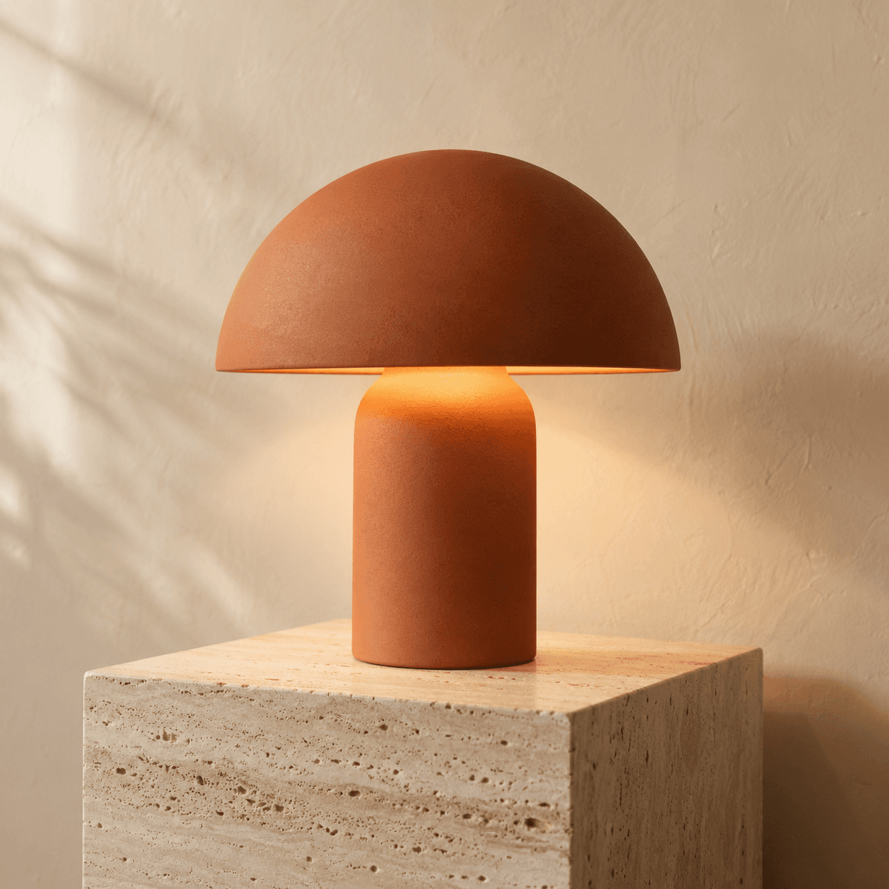 Terracotta tafellamp in de fictieve webshop Studio Noord